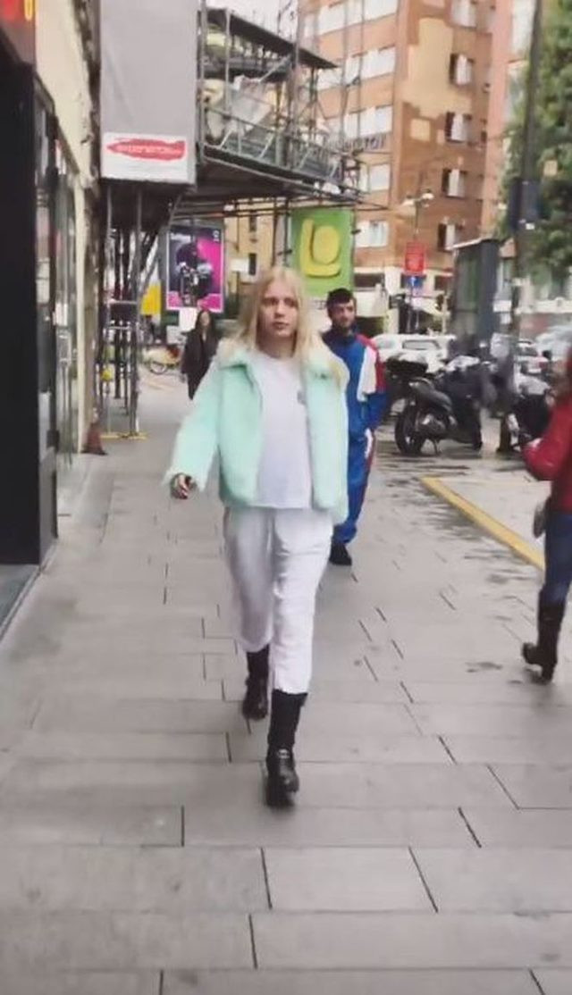 Aleyna Tilki, pijamasıyla İtalya sokaklarında - Resim: 2