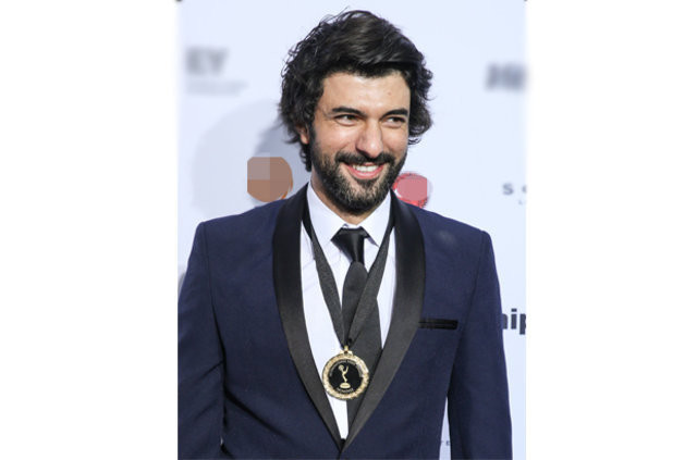 Bestemsu Özdemir ile Engin Akyürek aşk mı yaşıyor ?