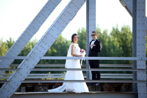 Düğün fotoğraflarını beğenmeyen çift tazminat kazandı