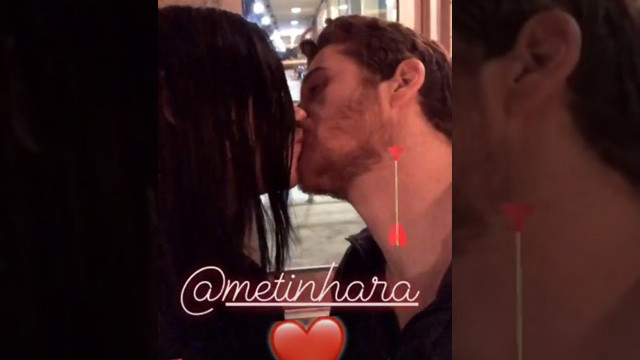 Adriana ile Metin dudak dudağa