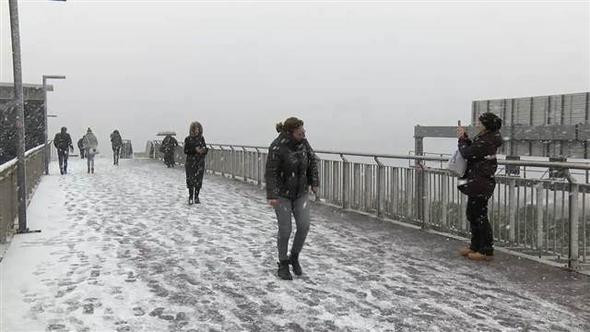 İstanbul'da kar yağışı başladı; işte mevsimin ilk karından fotoğraflar - Resim : 1