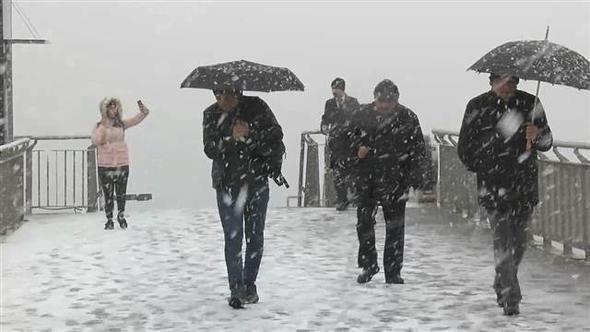 İstanbul'da kar yağışı başladı; işte mevsimin ilk karından fotoğraflar - Resim : 2
