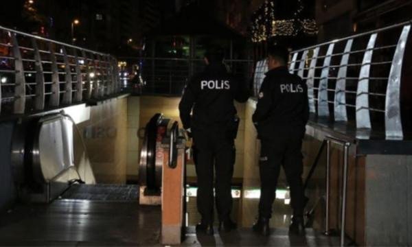İstanbul Metrosu'nda 1 kişi raylara atladı, metro seferleri durdu