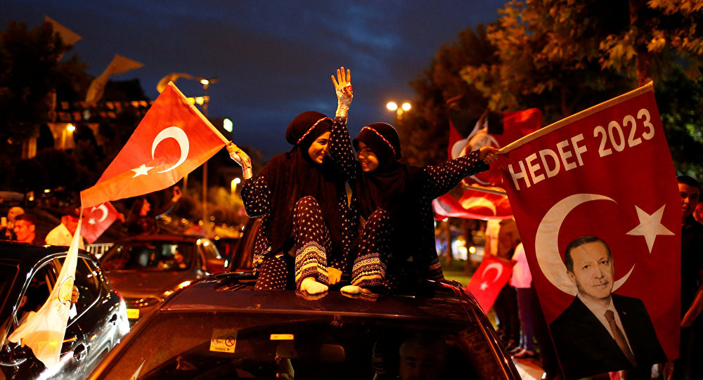 AK Parti'den partilere 50 milyon liralık 'bayrak' çağrısı