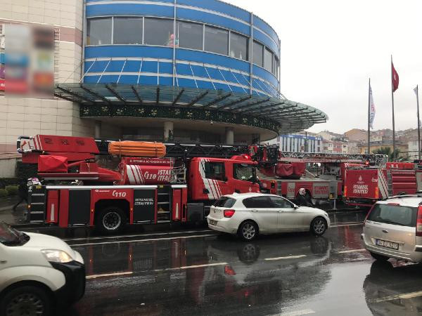 İstanbul'da AVM'nin spor salonunda yangın paniği