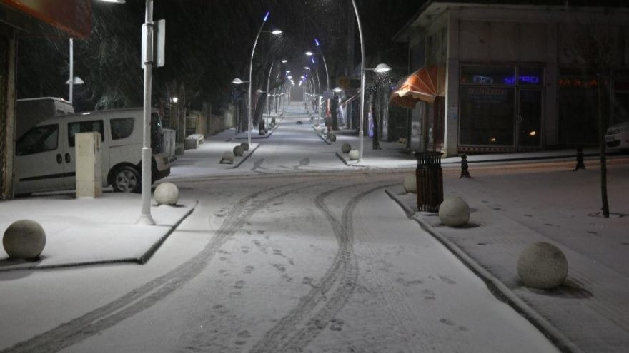 Meteoroloji'den bir uyarı daha ! Kar yağışı İstanbul sınırında 