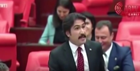 AK Partili Özkan'ın Fransızca konuşmasına CHP'den ilginç tepki