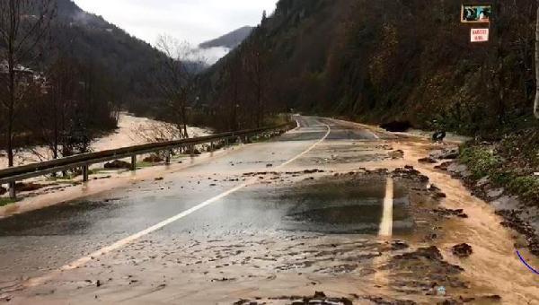 Meteoroloji uyarmıştı... Rize'de sel ve heyelan !