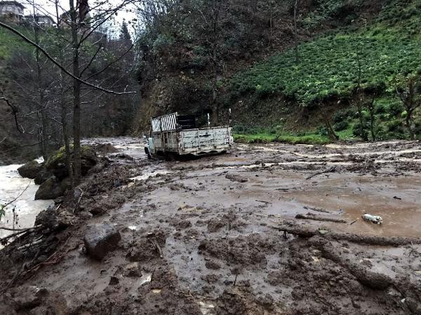 Meteoroloji uyarmıştı... Rize'de sel ve heyelan !