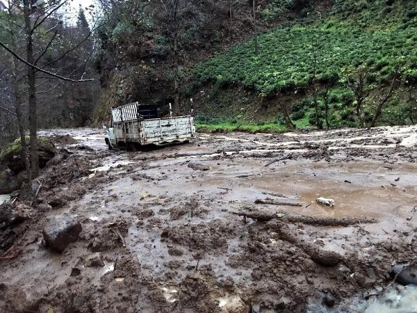 Meteoroloji uyarmıştı... Rize'de sel ve heyelan !