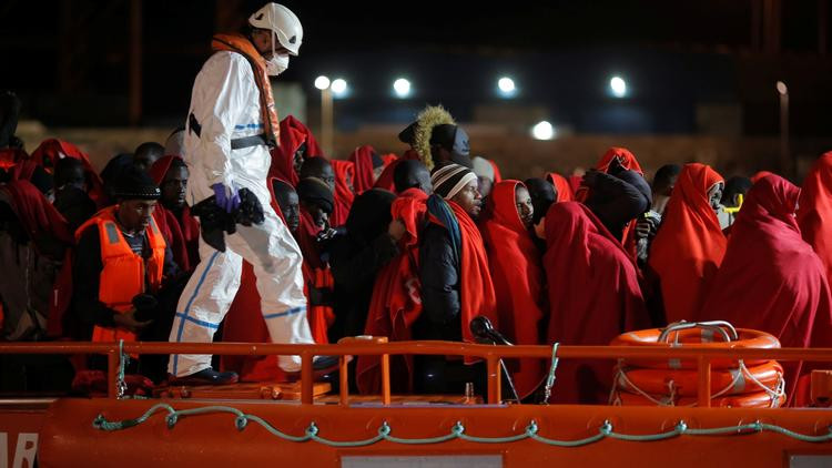 İtalya ve Malta göçmen yardım gemisi liman açmıyor
