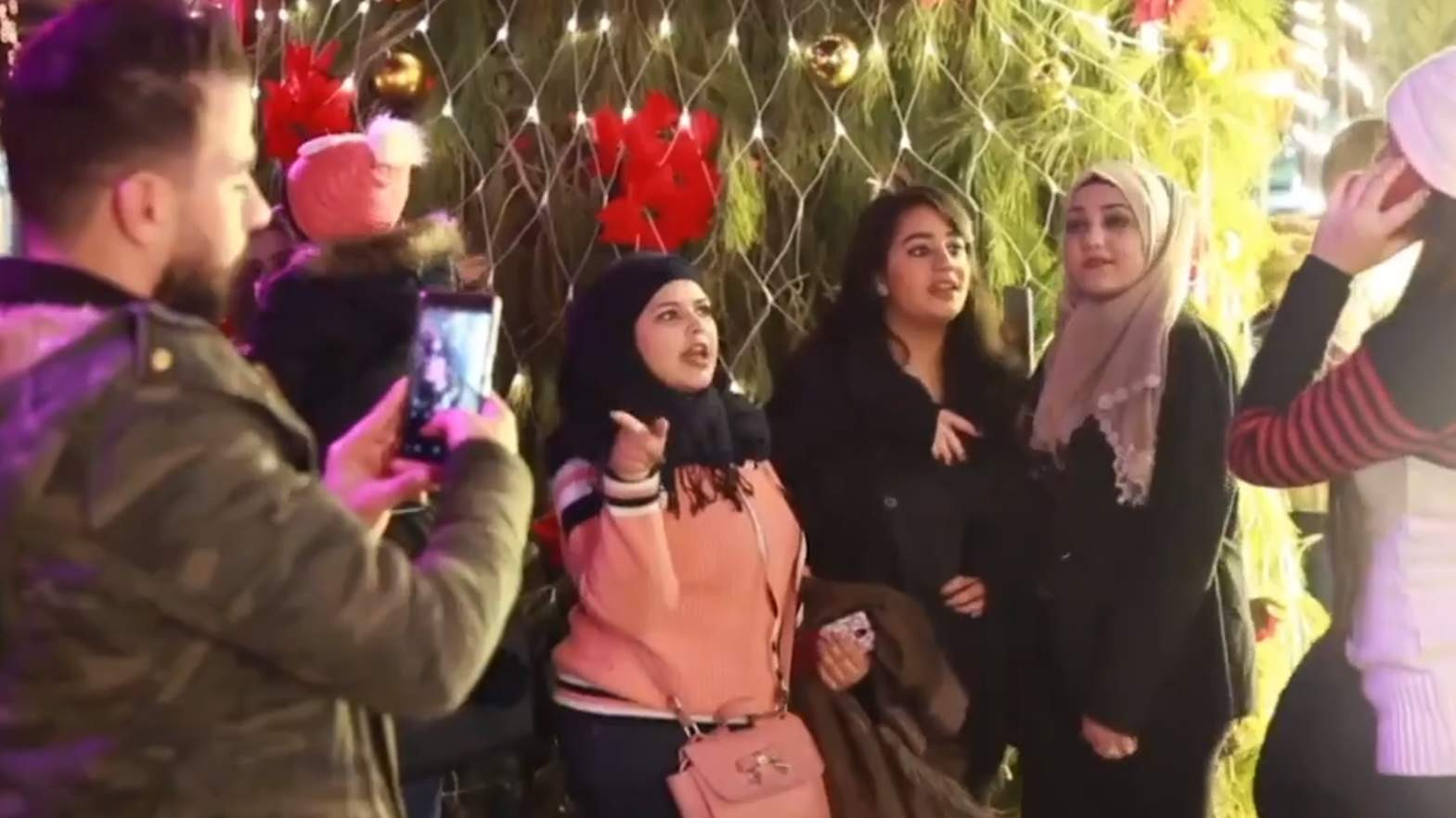 İç savaş bahane noel şahane! Suriyeliler yeni yılı böyle kutladı