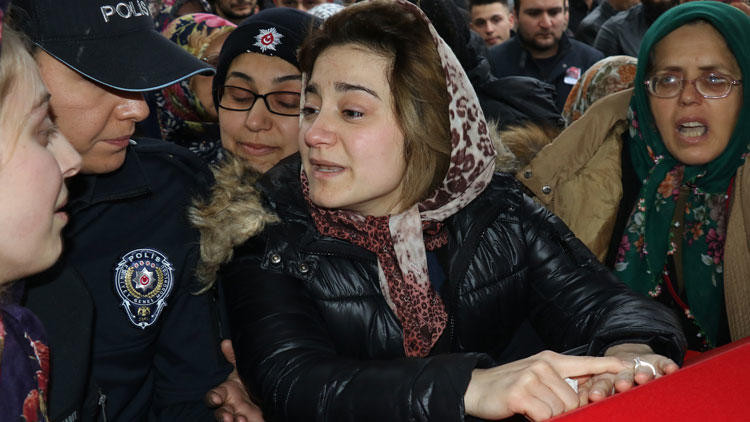 İstanbul'da kazada şehit olan polise acı veda