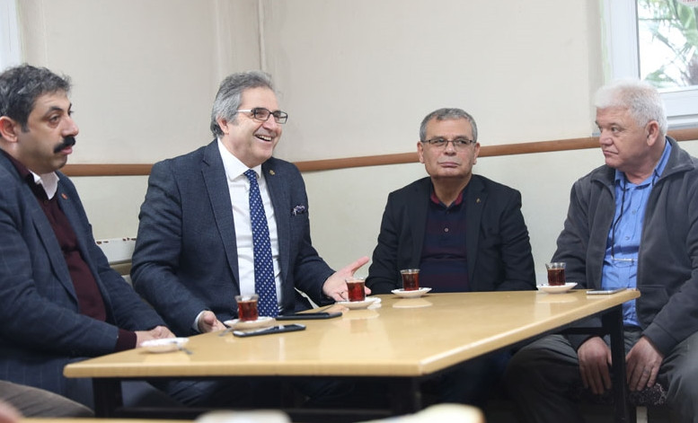 Bandırma Belediye Başkanı Dursun Mirza işçilerle aynı sofrada