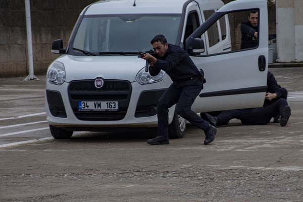 Polislerin nefes kesen eğitimi