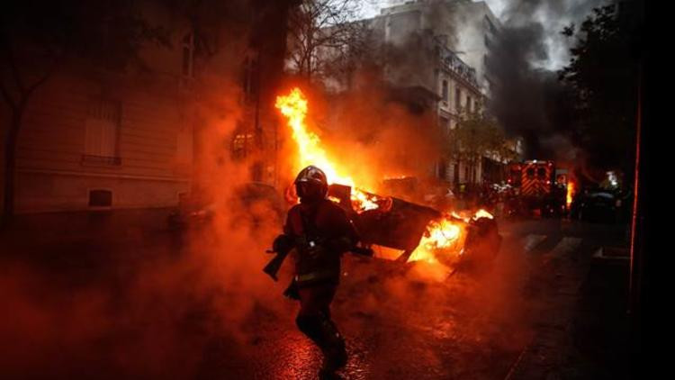 Paris'teki gösterilerde ağır bilanço