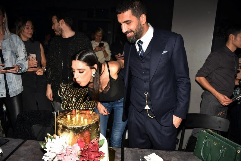 Arda Turan'dan Aslıhan Doğan'a 30 milyon TL'lik hediye