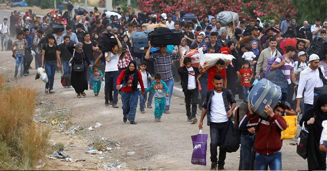Kampı terk eden Suriyelilere elden para dağıtılıyor iddiası