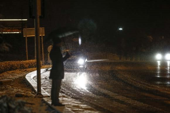 Ankara'da mevsimin ilk karı yağdı