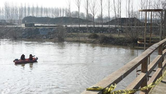 Edirne'de kaçakların botu devrildi: En az 10 kayıp