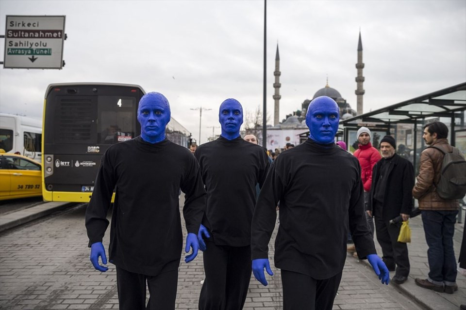 'Blue Man Group' İstanbul sokaklarında