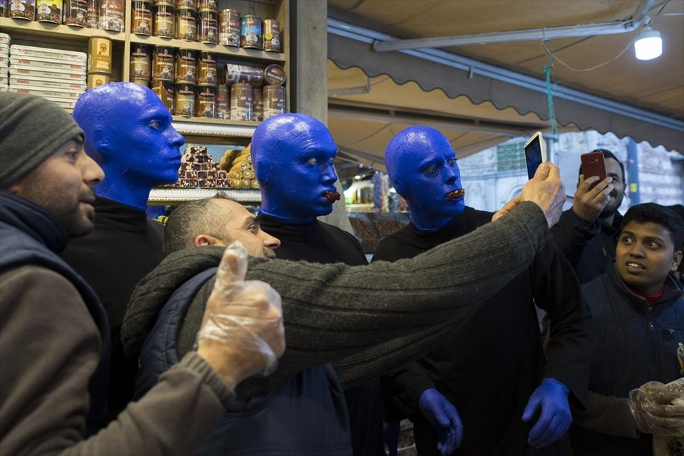 'Blue Man Group' İstanbul sokaklarında