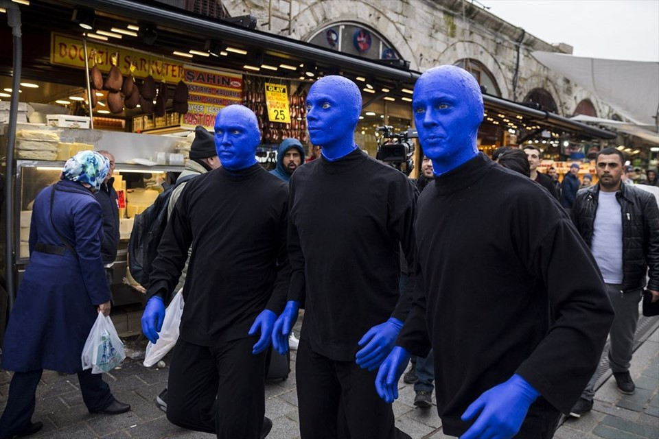 'Blue Man Group' İstanbul sokaklarında