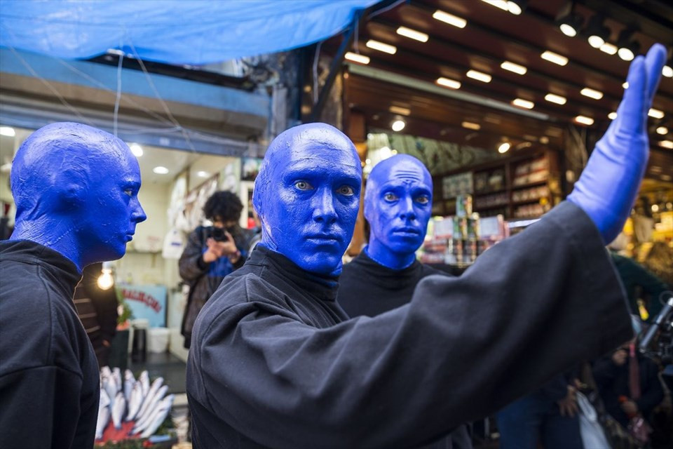 'Blue Man Group' İstanbul sokaklarında