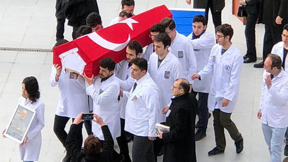 Profesör bedenini öğrencilere bıraktı