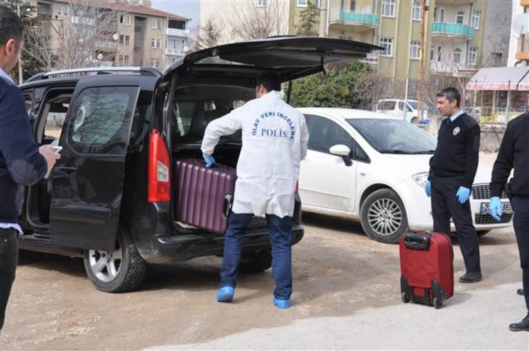 2 valiz dolusu parayla böyle yakalandılar