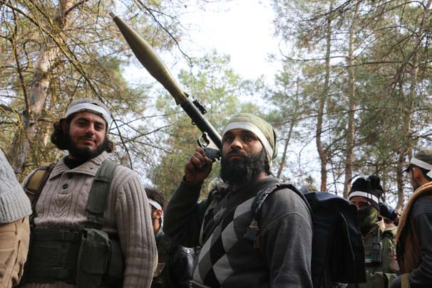 Afrin'de ele geçirilen köyden ilginç görüntü