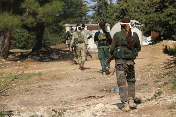 Afrin'de ele geçirilen köyden ilginç görüntü