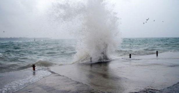 Marmara Denizi'nde feribot seferleri iptal edildi