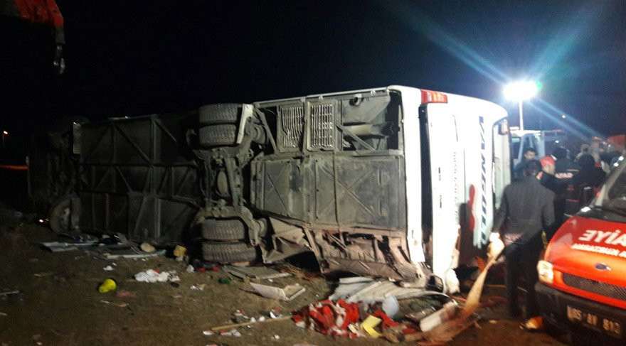 Korkunç kaza; otobüs devrildi ! Ölü ve yaralılar var