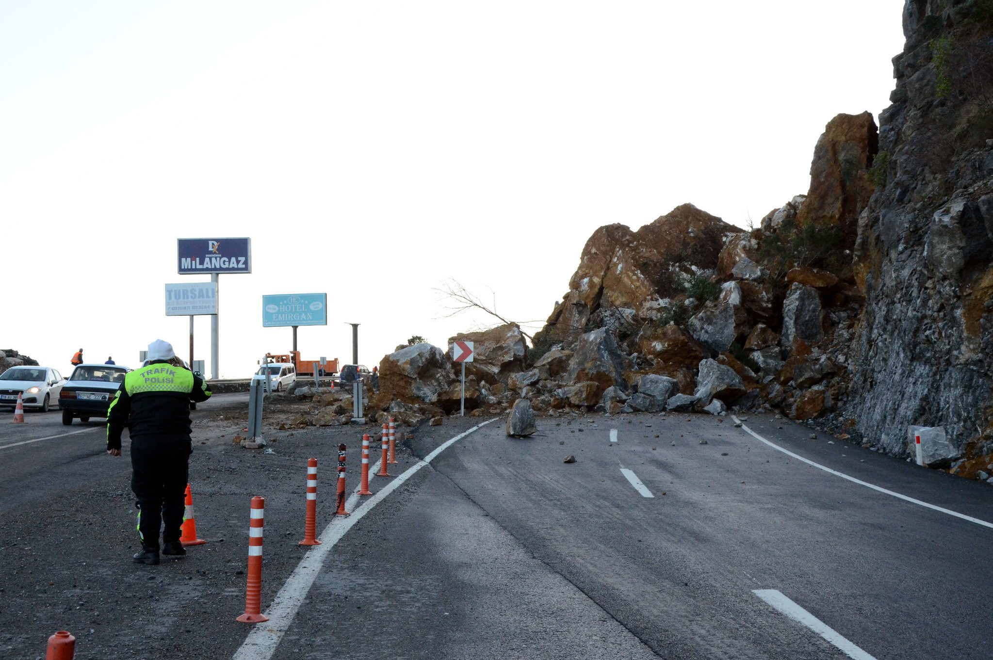 Zonguldak-İstanbul yolunda heyelan !