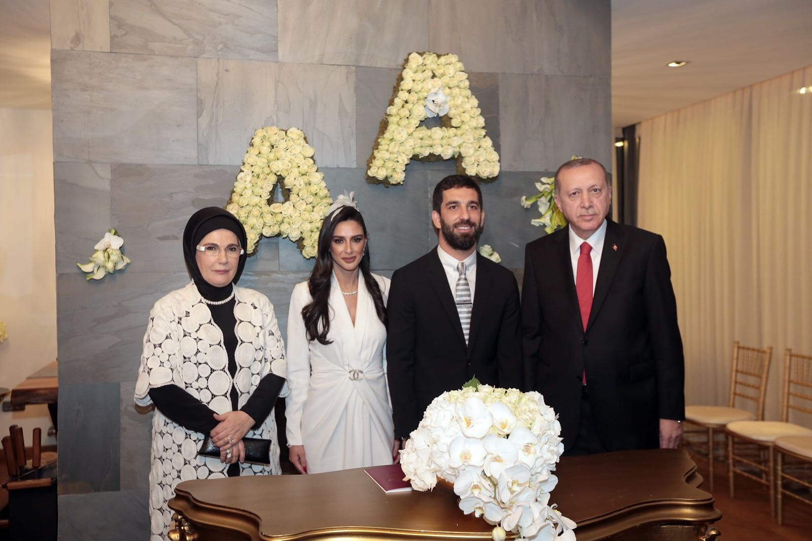 Arda Turan evlendi ! İşte nikahtan kareler