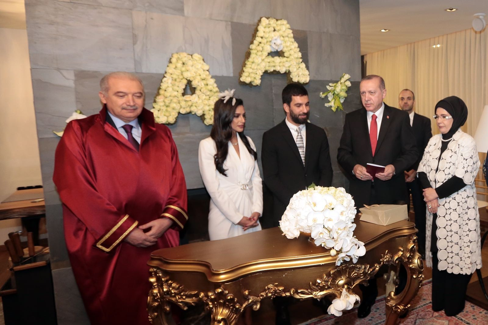 Arda Turan evlendi ! İşte nikahtan kareler