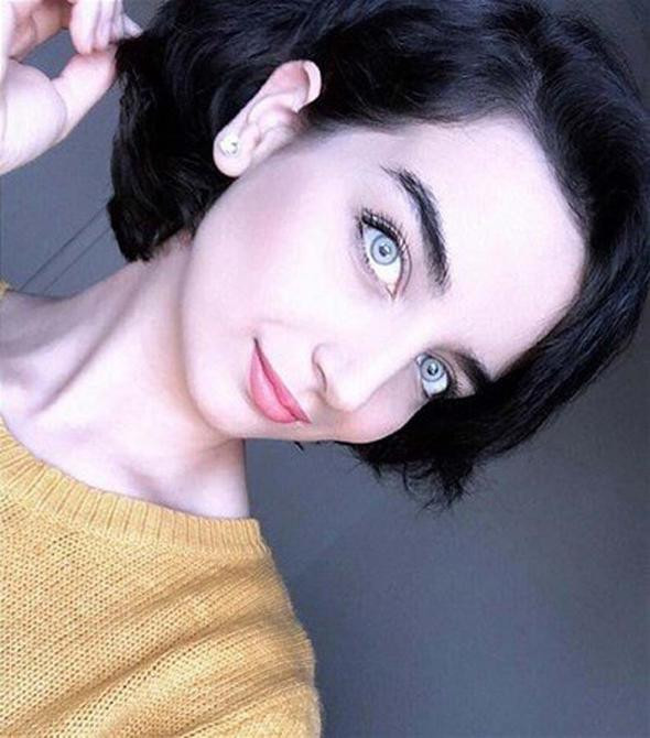 Tuba Büyüküstün'ün ikizi sosyal medyayı salladı