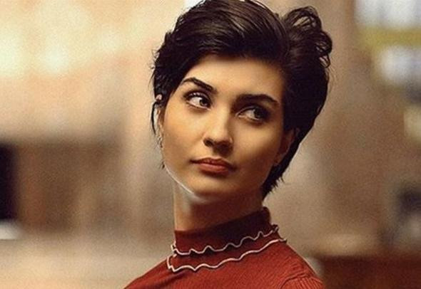 Tuba Büyüküstün'ün ikizi sosyal medyayı salladı
