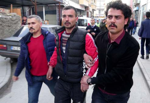 Polisten kaçan hırsız çatıya çıktı !