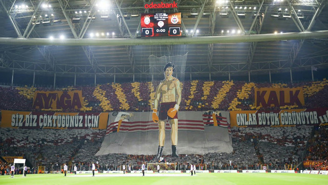 Fenerbahçe'den Galatasaray'a Rocky göndermesi