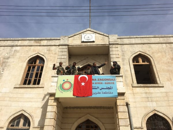 Afrin'de Türk bayrağı dikildi !