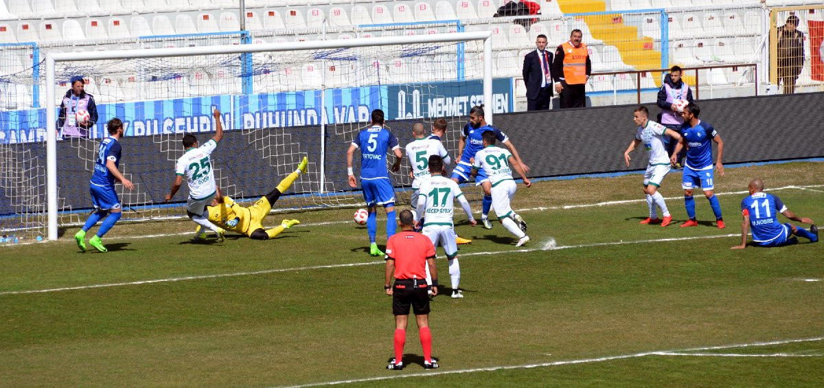 Çılgın maç ! 9 gol 2 kırmızı kart 1 penaltı !