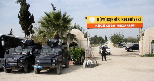 Mezarlıkta PKK propagandasına polis engeli - Resim: 1