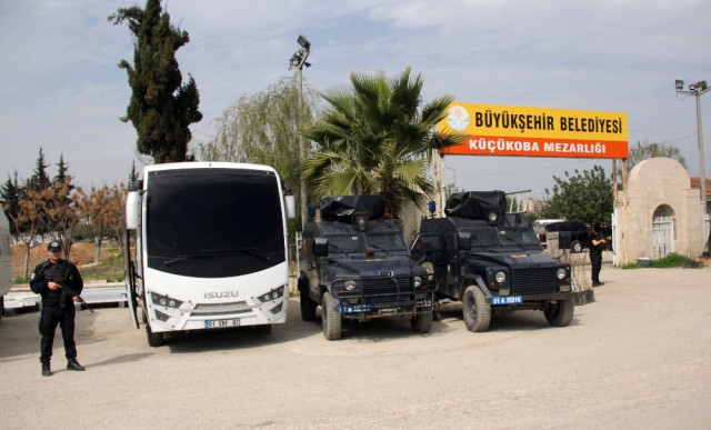 Mezarlıkta PKK propagandasına polis engeli