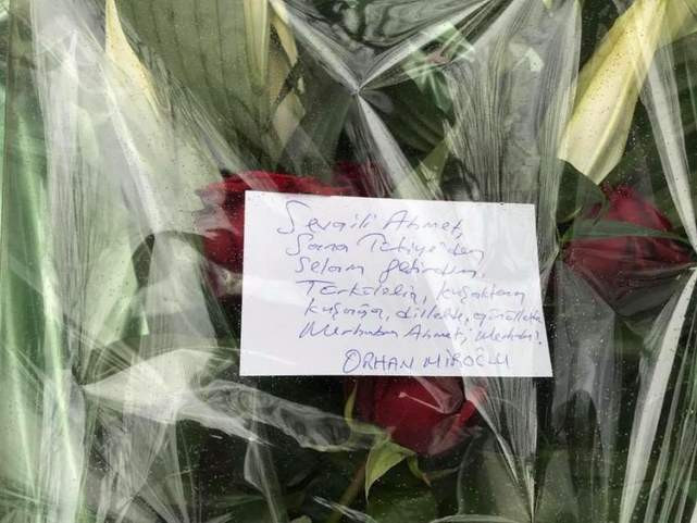AK Partili vekil Ahmet Kaya'nın mezarına bu notu bıraktı