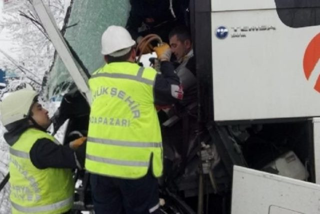 2 yolcu otobüsü çarpıştı: Çok sayıda yaralı var