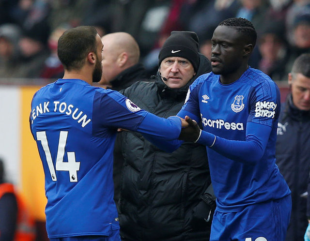 Cenk Tosun Ronaldo'yu solladı