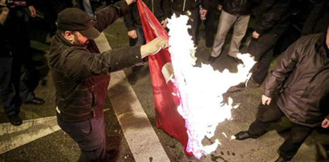 Türkiye'den Türk bayrağı yakılmasına sert tepki