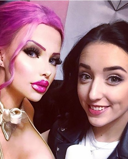 Onun tek derdi Barbie bebek gibi olmak